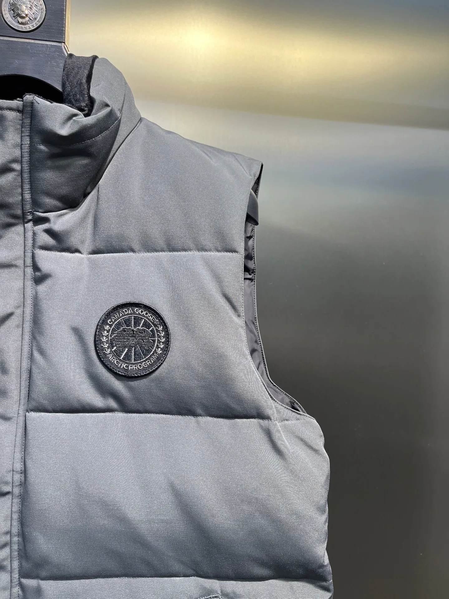 P380 🇨🇦Canada Goose""🇨🇦🌟 Garson down vest has always been recognized as the warmest down jacket. Various Instagram celebrities, Internet celebrities, and celebrities often wear it for street photos. I make Canada Goose every year, but I still can't get rid of my love for it. No matter how cold the days are, there is no need to be afraid, because there is! Filled with 90% white duck down, it is the legendary warmest down jacket and is known as a must-have for Arctic outdoor sports! The most popular down jacket in the world, celebrities are rushing to buy it, it is a must-have!  Size: XS to 2XL
